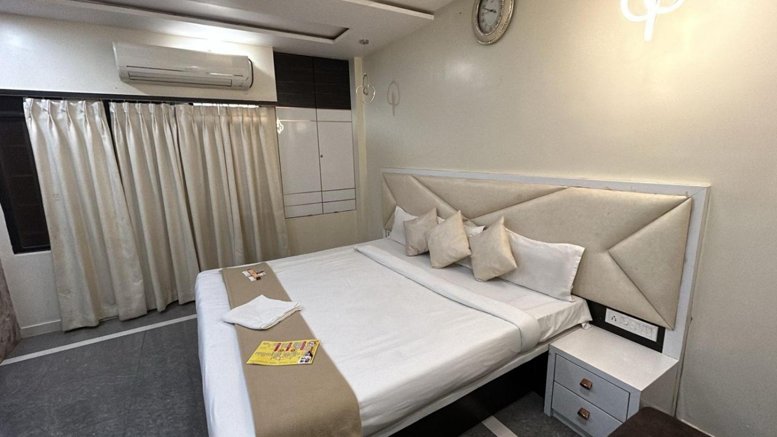 Hotel Empire Ujjain Eksteriør bilde