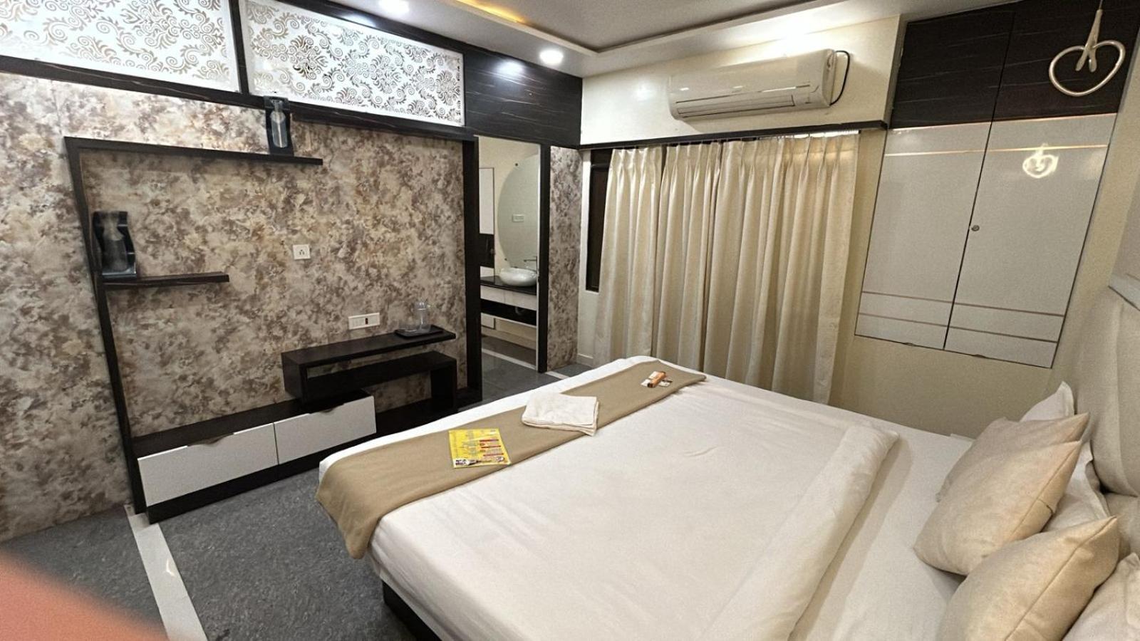 Hotel Empire Ujjain Eksteriør bilde