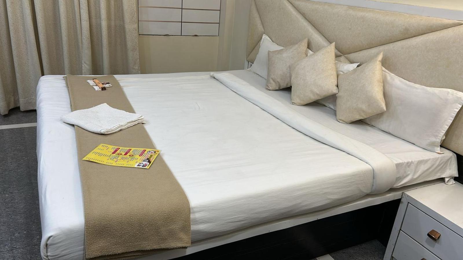 Hotel Empire Ujjain Eksteriør bilde