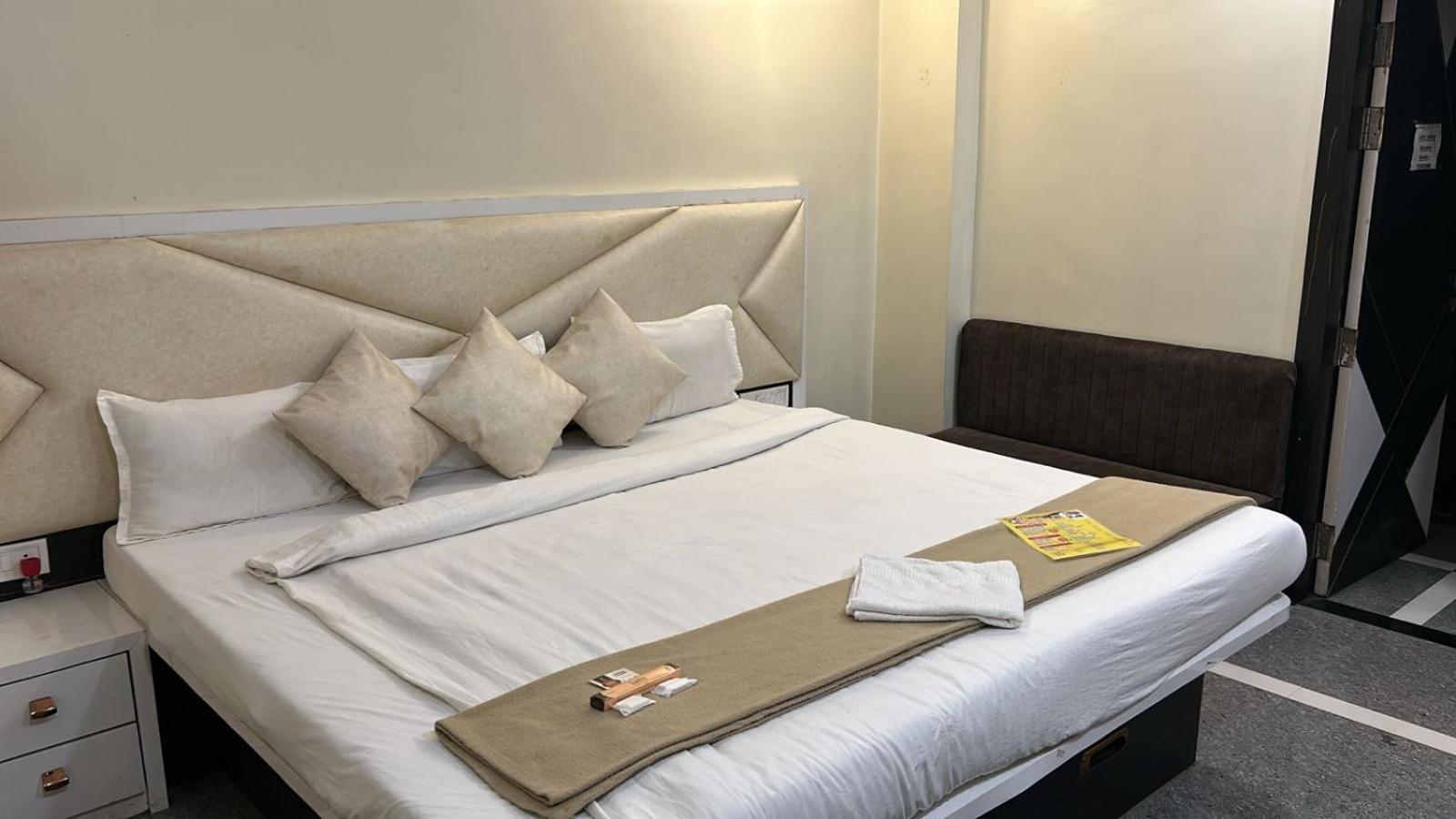 Hotel Empire Ujjain Eksteriør bilde