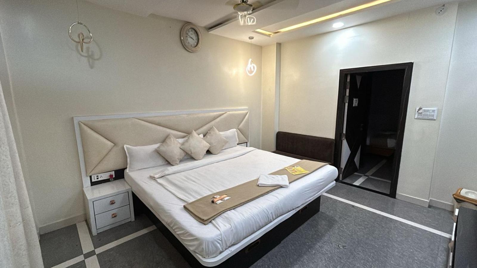 Hotel Empire Ujjain Eksteriør bilde