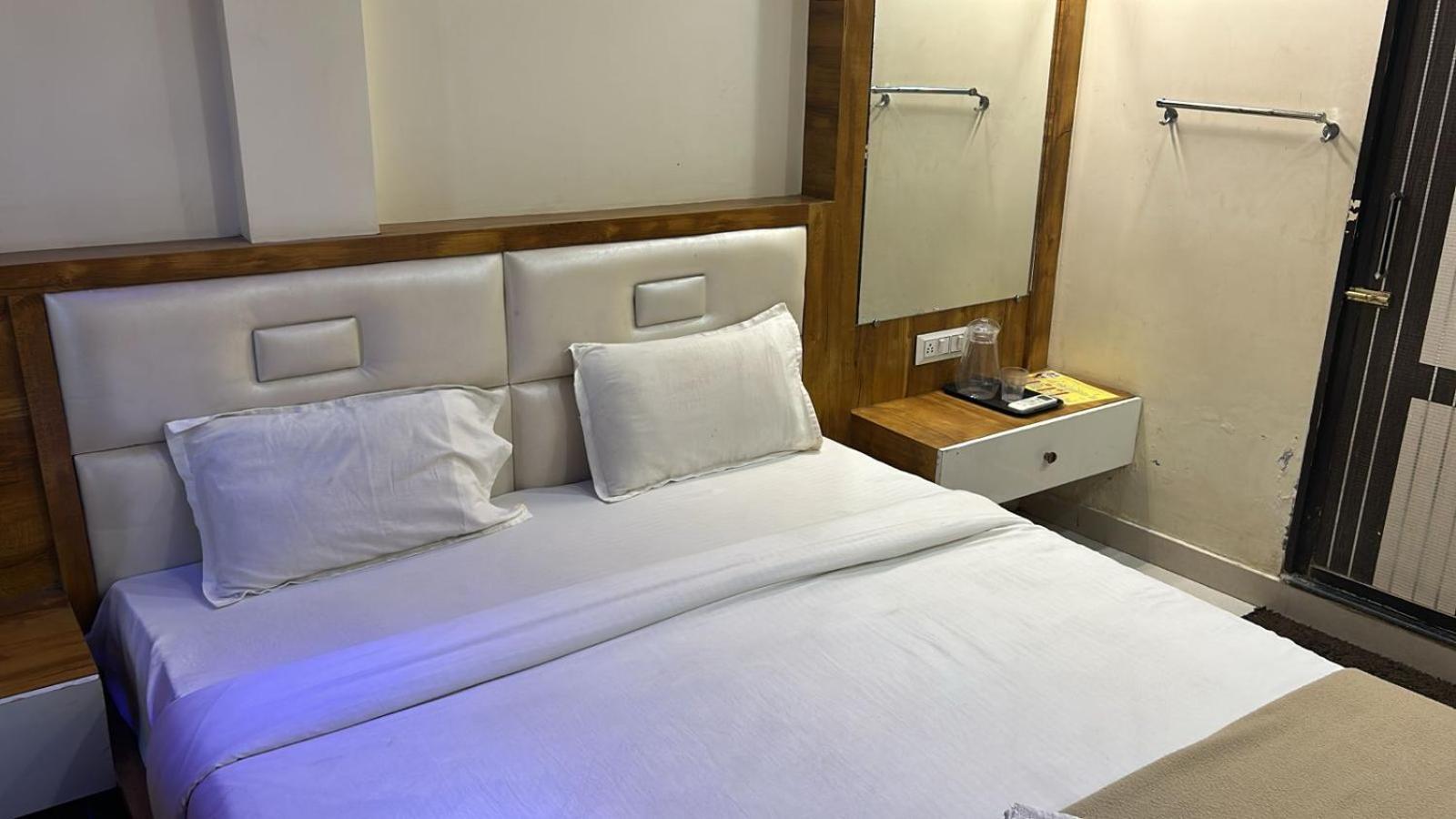 Hotel Empire Ujjain Eksteriør bilde