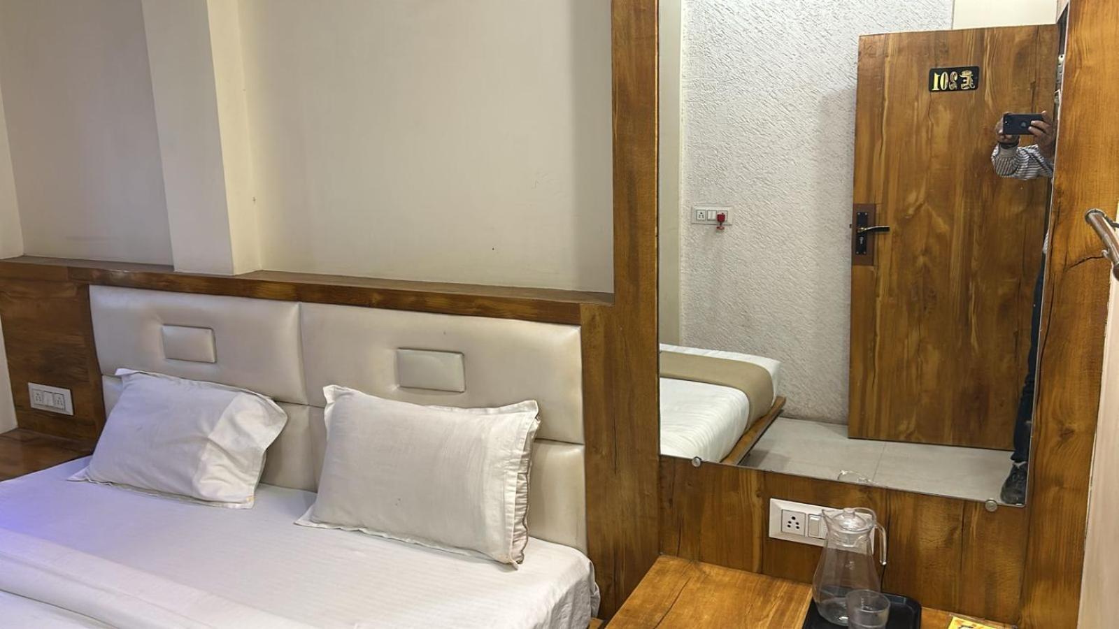 Hotel Empire Ujjain Eksteriør bilde
