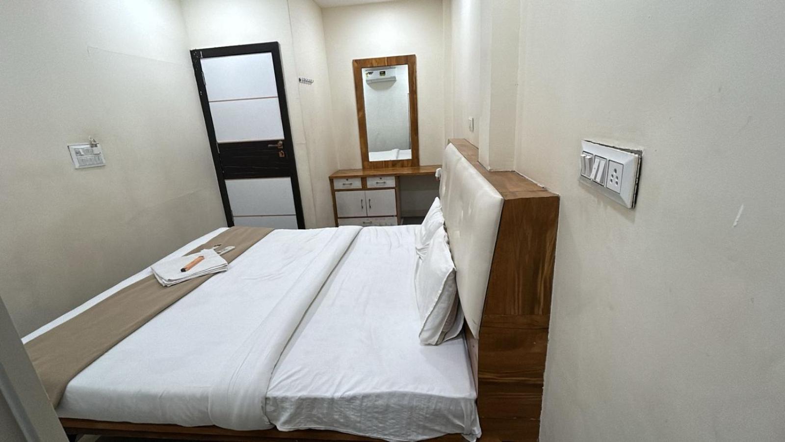 Hotel Empire Ujjain Eksteriør bilde