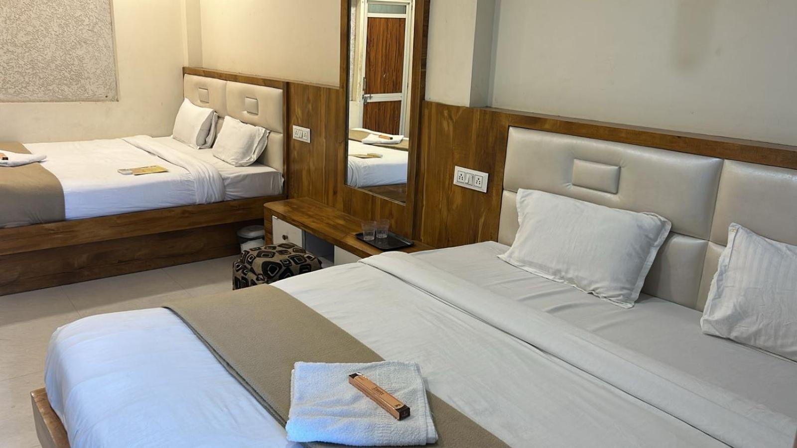 Hotel Empire Ujjain Eksteriør bilde
