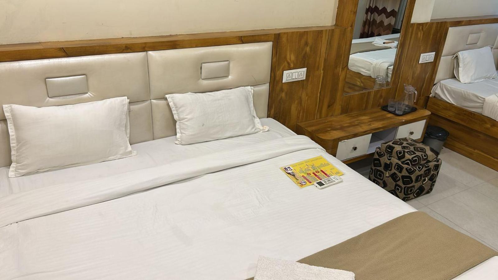 Hotel Empire Ujjain Eksteriør bilde