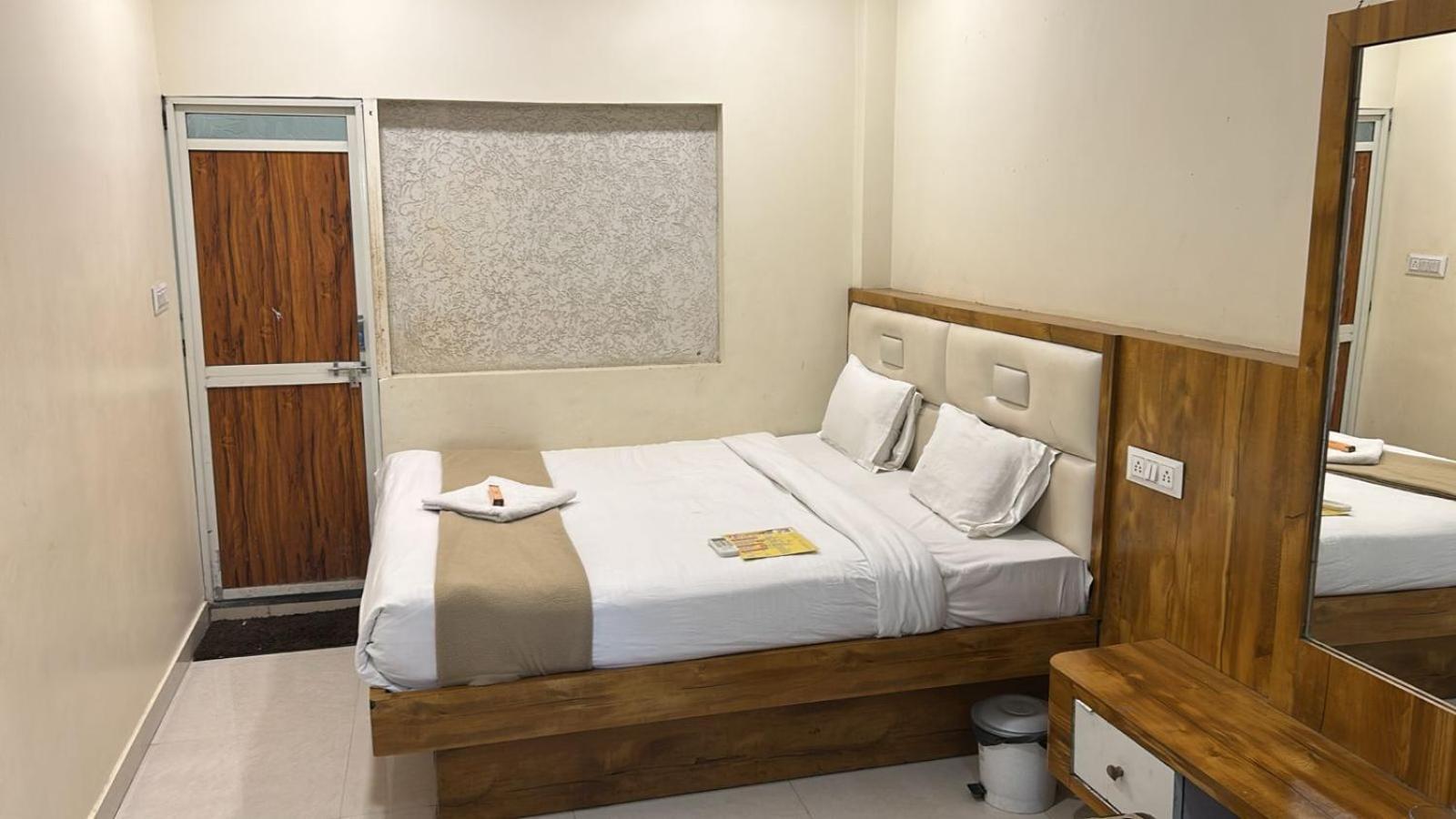 Hotel Empire Ujjain Eksteriør bilde