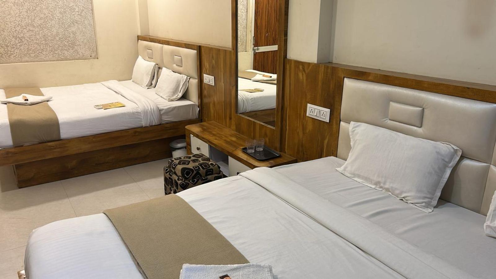 Hotel Empire Ujjain Eksteriør bilde