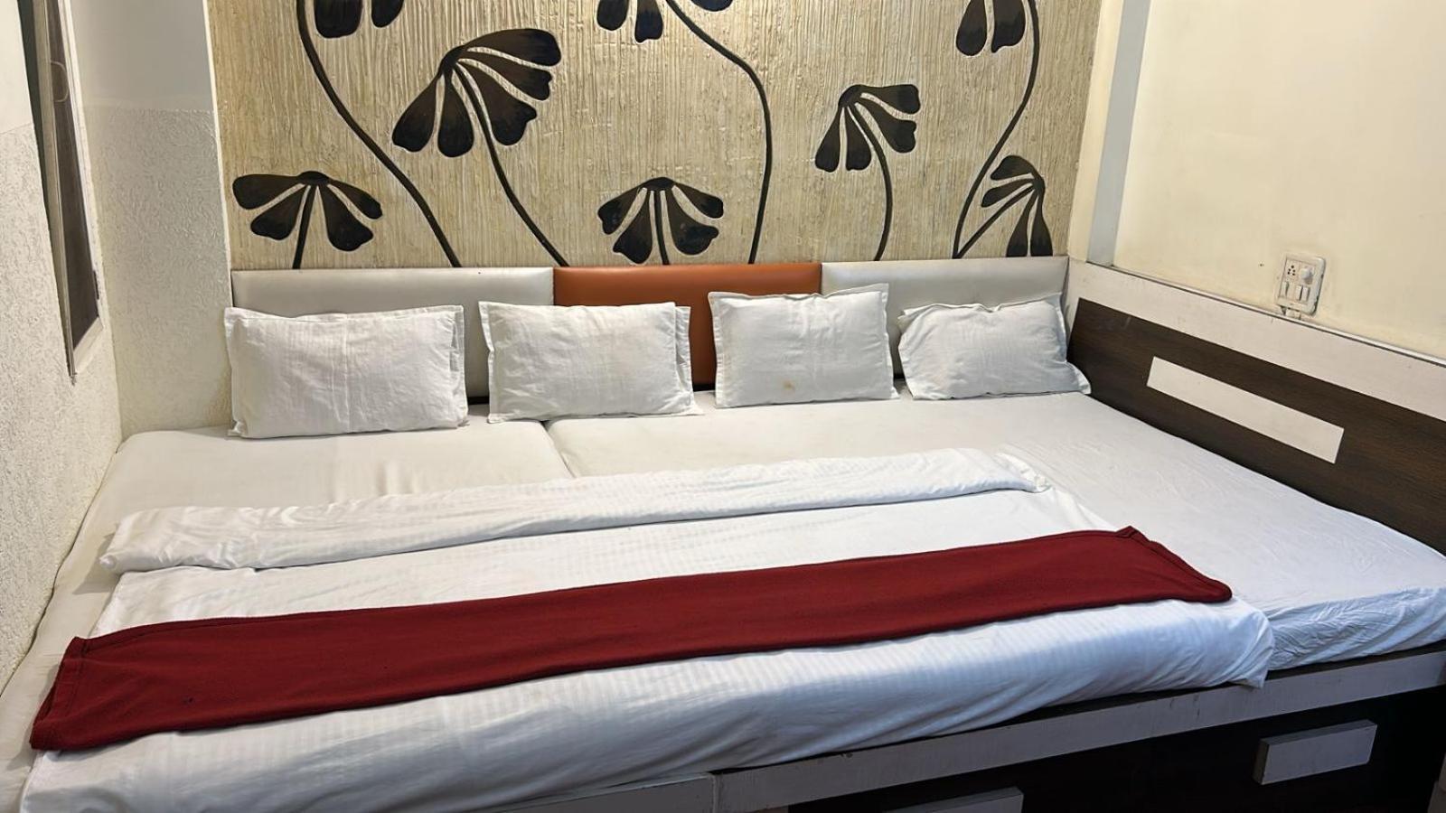 Hotel Empire Ujjain Eksteriør bilde