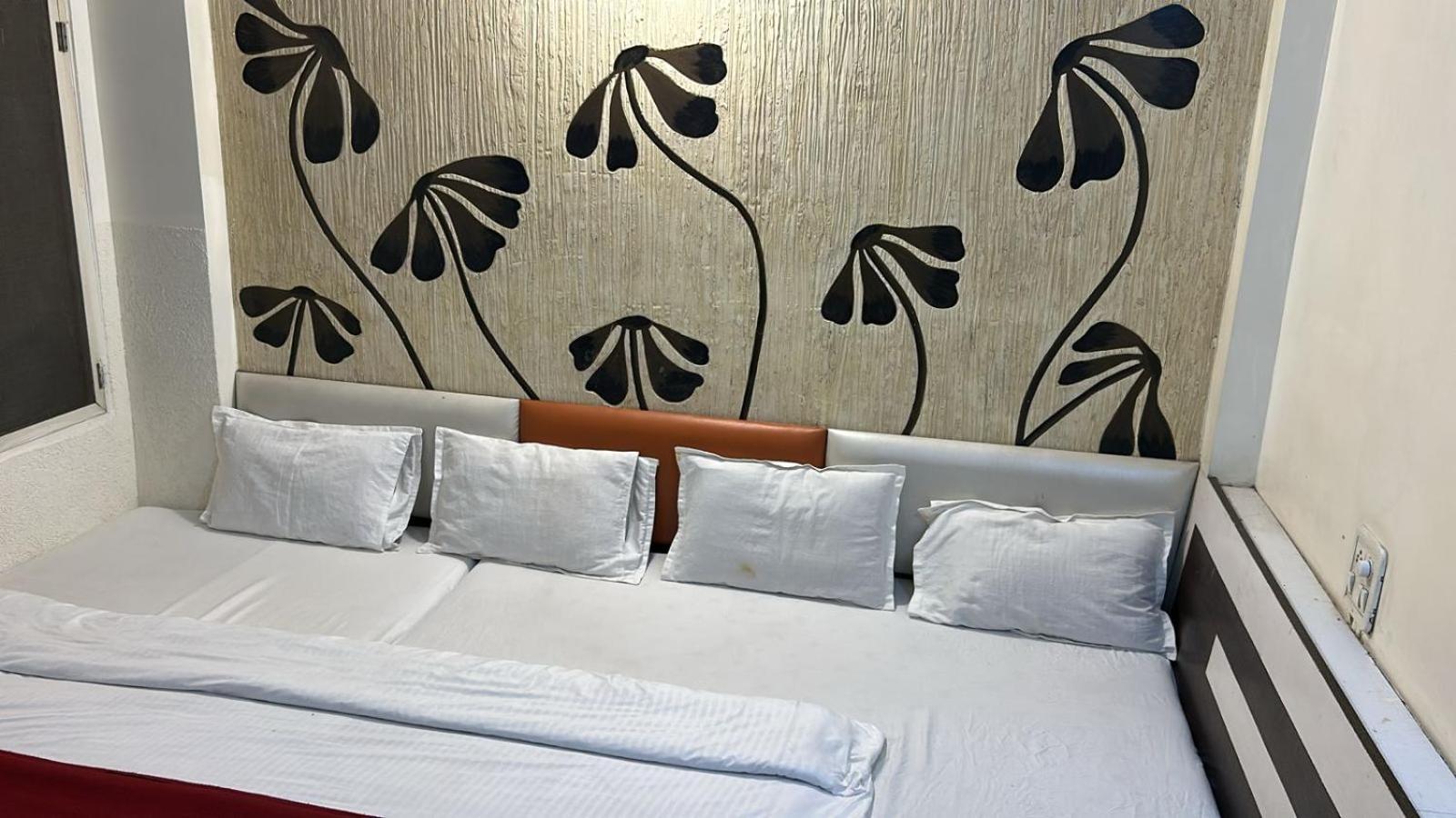 Hotel Empire Ujjain Eksteriør bilde